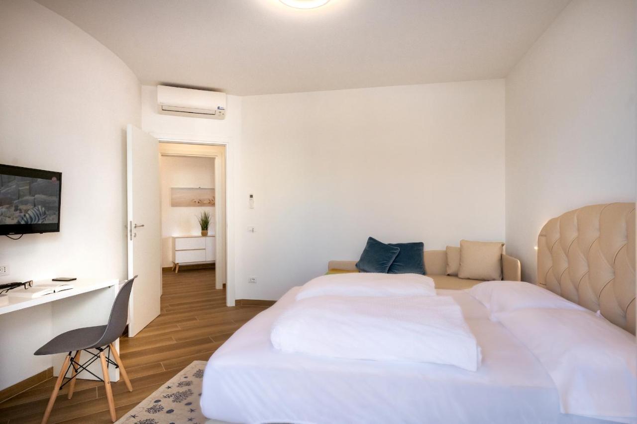 Ferrari Apartments Levante Caorle Bagian luar foto