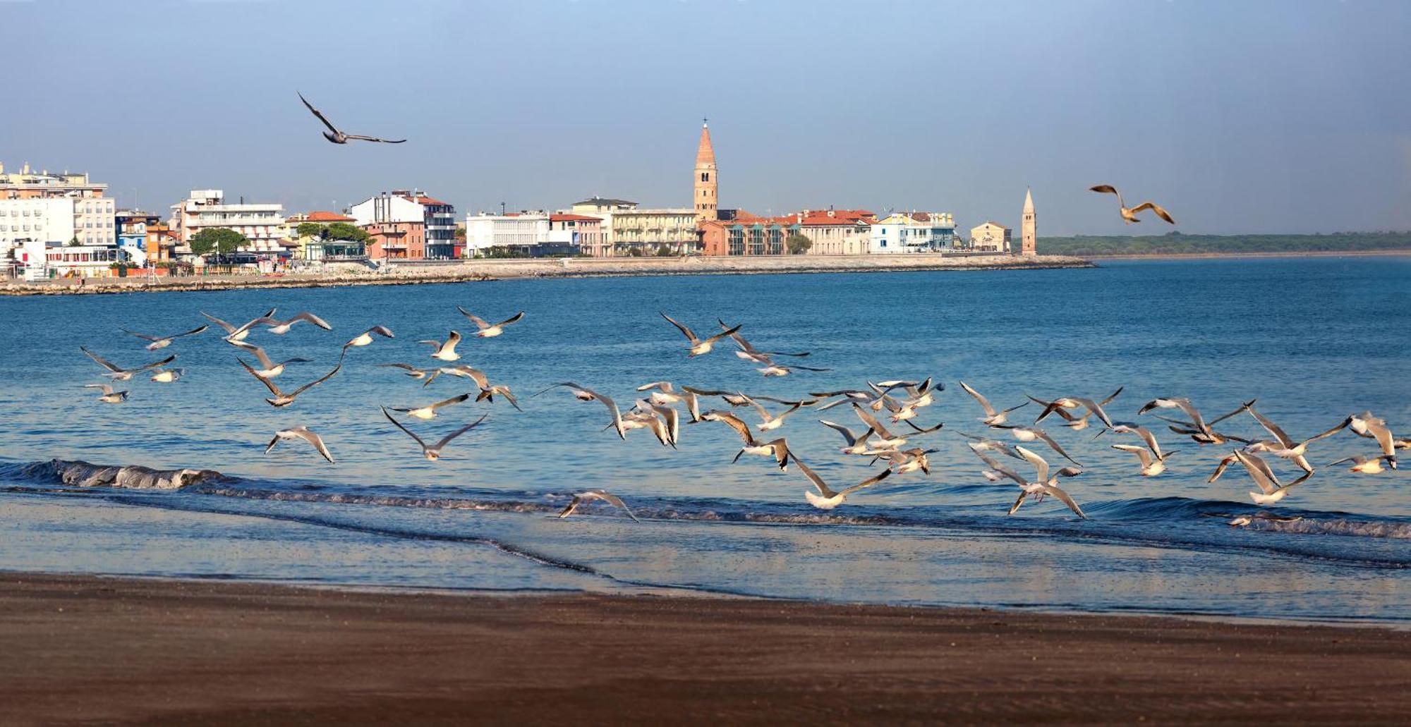 Ferrari Apartments Levante Caorle Bagian luar foto