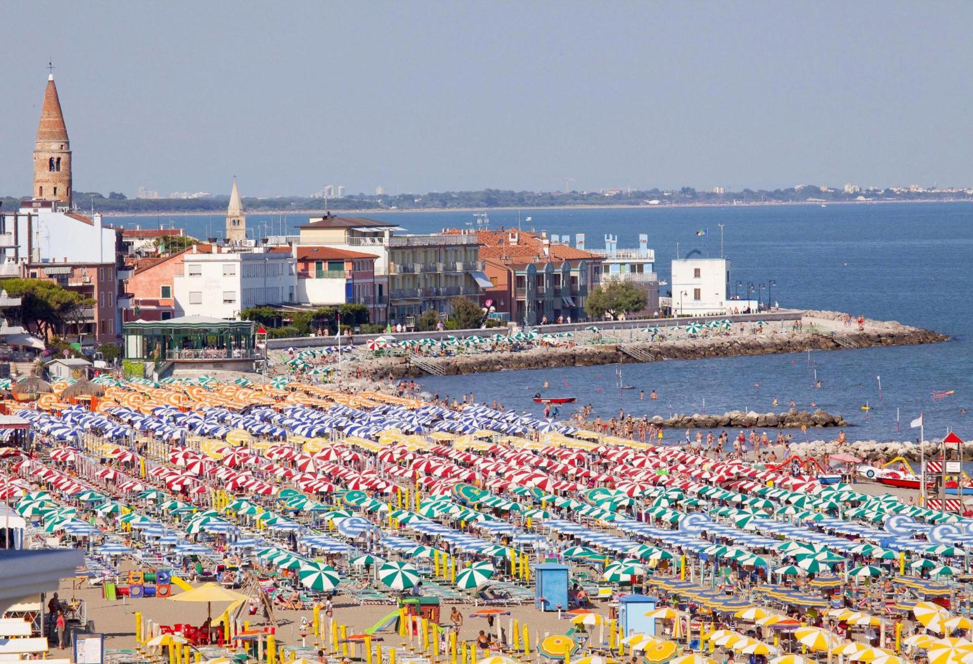 Ferrari Apartments Levante Caorle Bagian luar foto